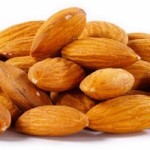 les-amandes-sont-des-aliments-coupe-faim-naturels